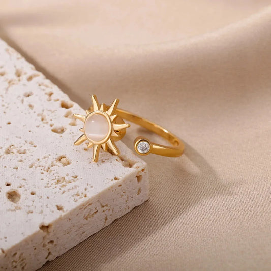 Bague statement soleil, bijou en acier inoxydable doré et en pierre naturelle