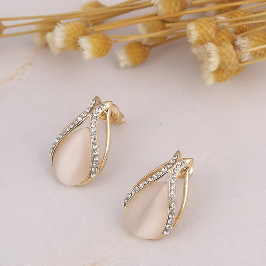 Boucles d'oreilles Opale rose, bijou en plaqué or rose, en zircons et en pierre naturelle