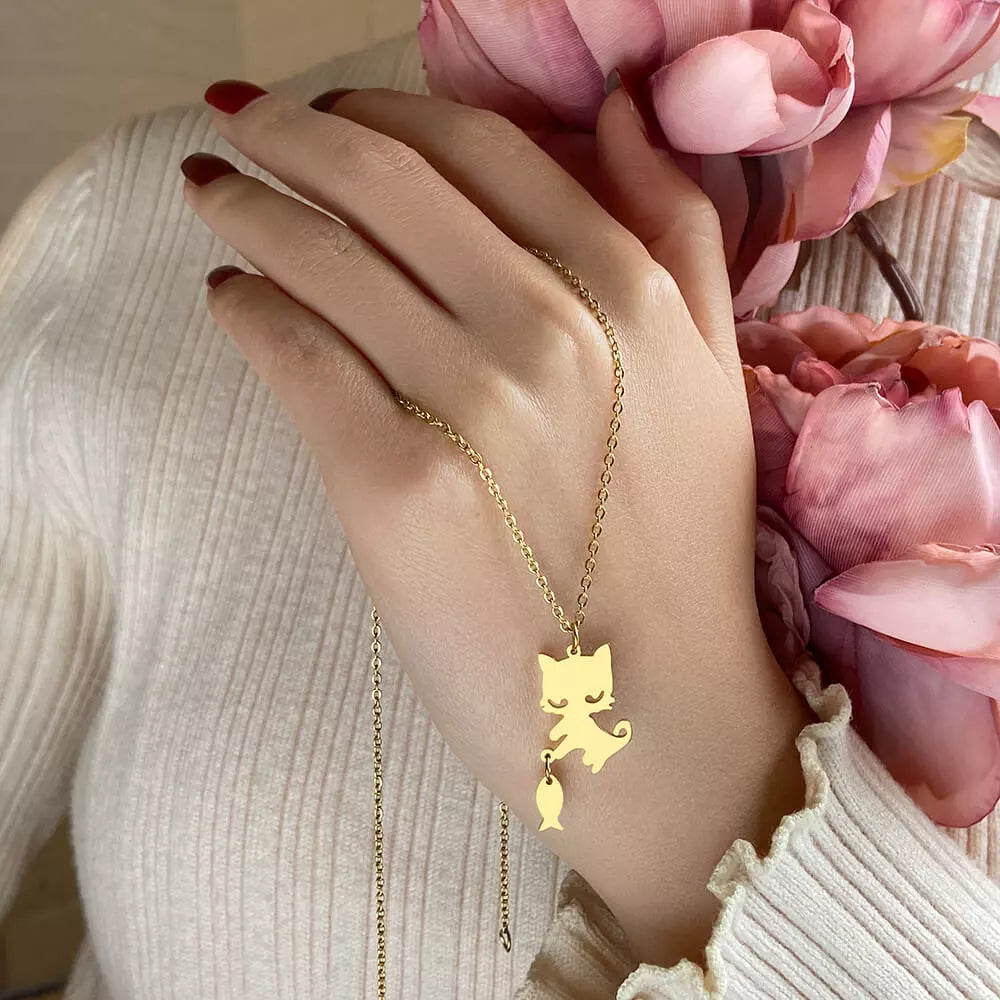 collier pendentif chat avec poisson