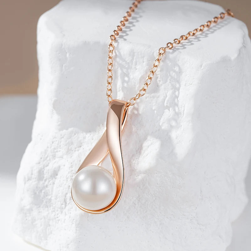 Collier pendentif perle nacrée, chaîne forçat, bijou en acrylique et en plaqué or rose
