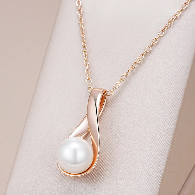 Collier pendentif perle nacrée, chaîne forçat, bijou en acrylique et en plaqué or rose