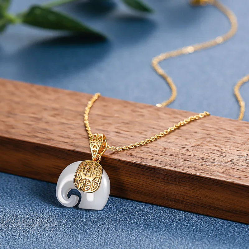 Collier Éléphant en jade blanc, bijou en plaqué or et en pierre naturelle