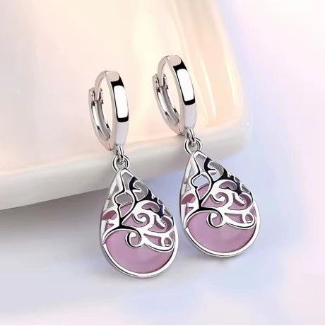 Boucles d'oreilles opale rose et arabesques, bijou en plaqué argent et en pierre de cristal