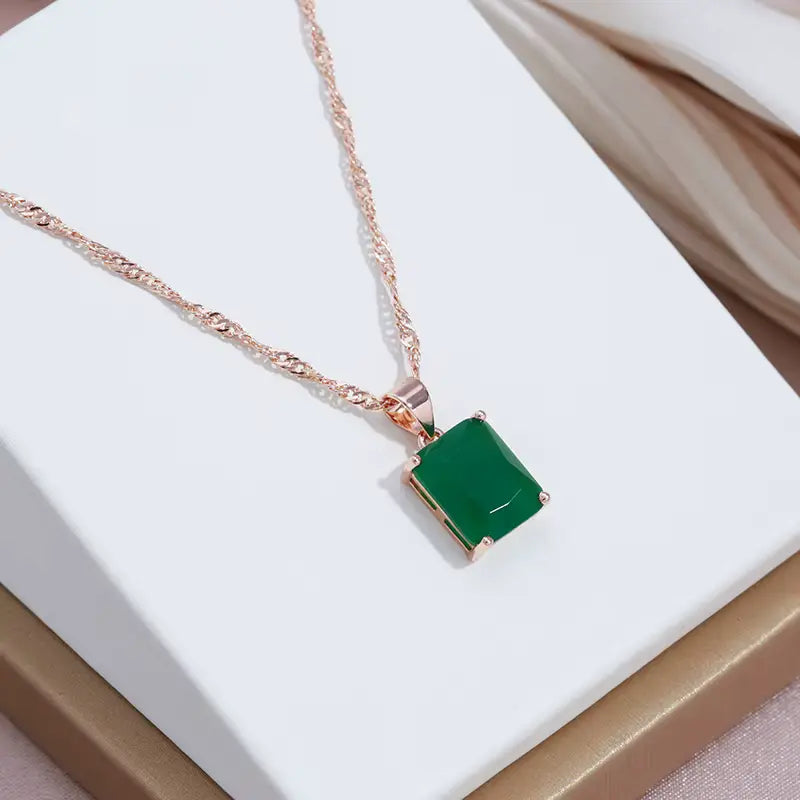 Collier pendentif pierre verte, bijou en plaqué or rose 585 (14 carats) et en zircon naturel