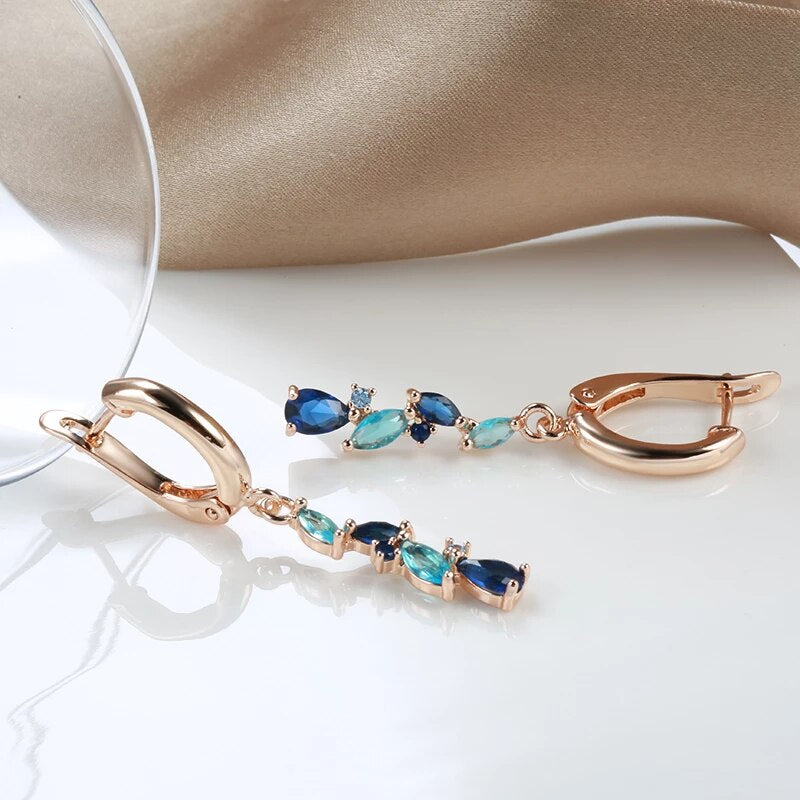 Boucles d'oreilles Zircons bleus, bijou en plaqué or rose et en zircons naturels
