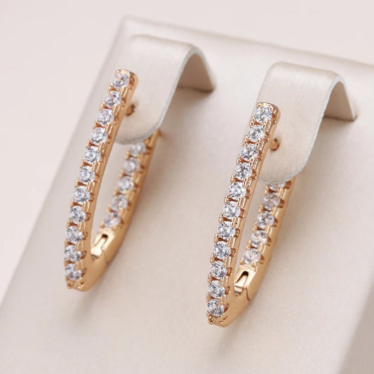 Boucles d'oreilles anneaux en V et zircons blancs, bijou en plaqué or rose et en zircons naturels
