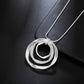 collier pendentif composé d'anneaux modernes